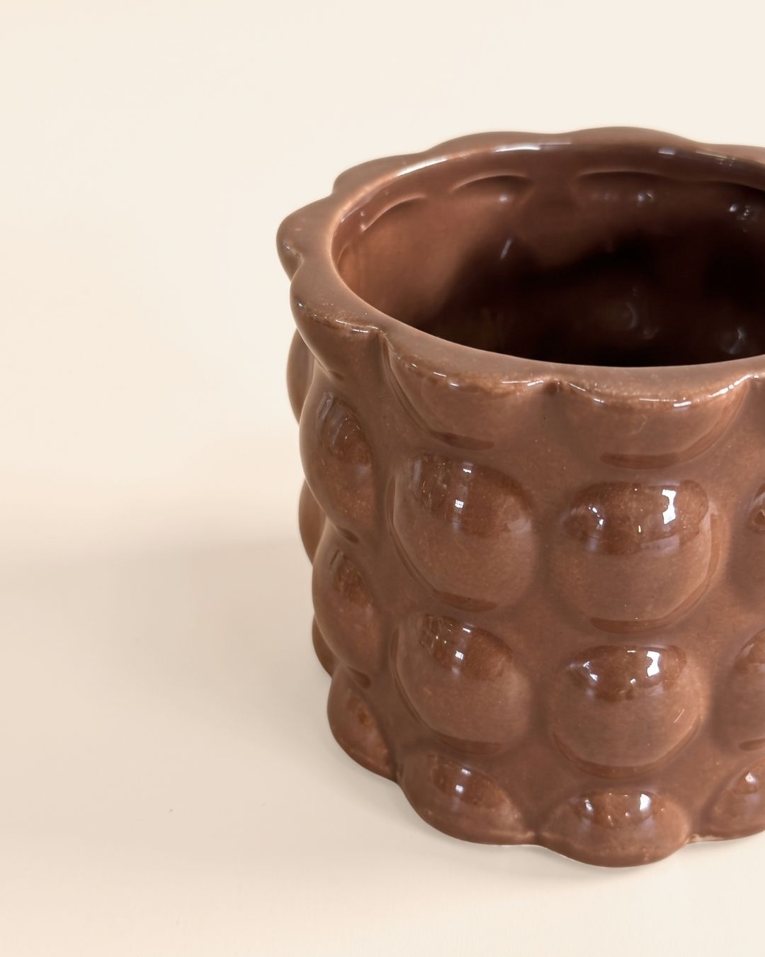 Bob_Mini_Maceta_Ceramica_Marron_6cm_detalle