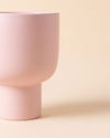 Detalle del esmaltado de la maceta de cerámica Muse rosa